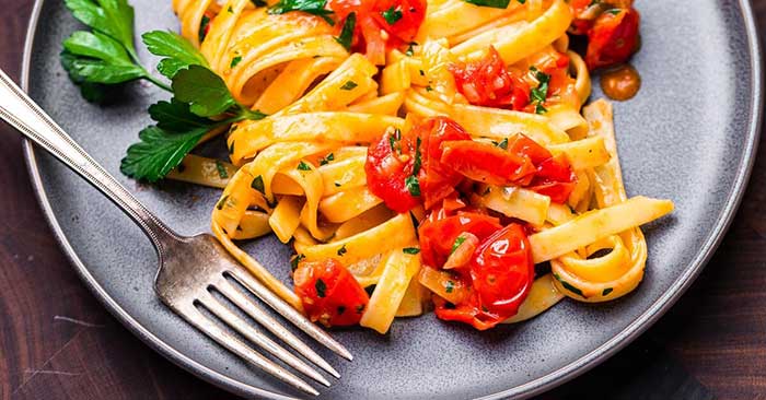 2 بهترین طرز تهیه پاستا آلفردو برای ۴ نفر بدون مرغ