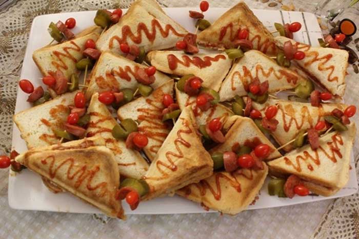 اسنک سوسیس کلاسیک و ساده