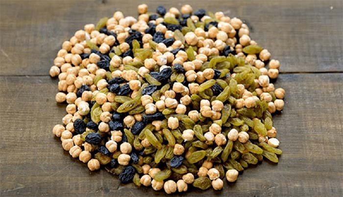 نخود و کشمش 