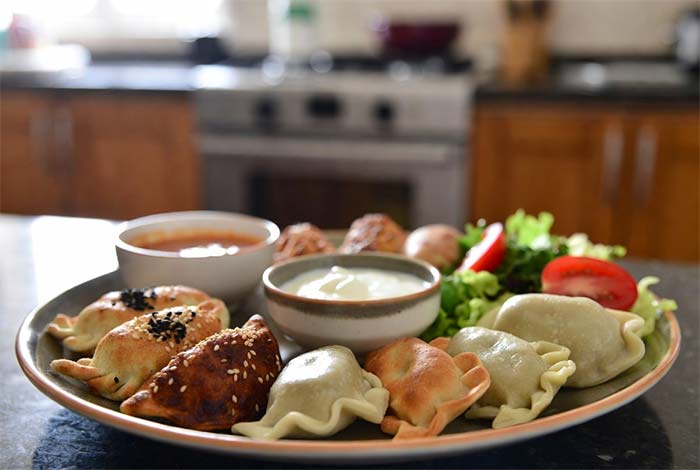 پخت پیراشکی و سرو آن 