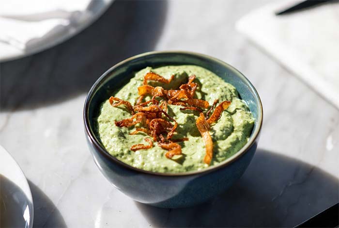 ماست، اسفناج پوره‌شده