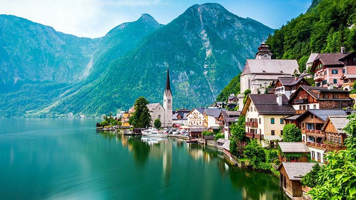 روستای هالشتات و دریاچه هالشتات (Hallstatt)